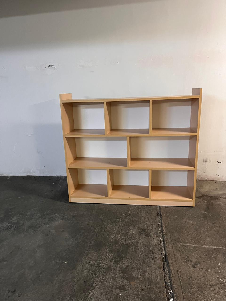 Biblioteca mueble