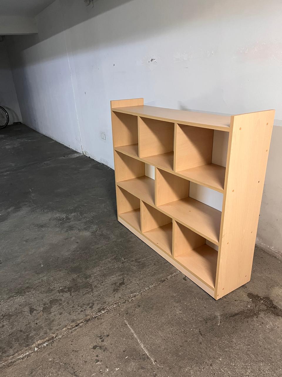 Biblioteca mueble
